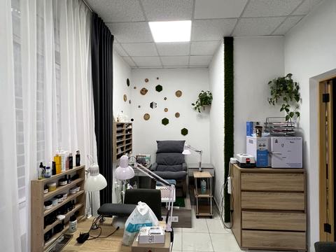 комерційна за адресою Краснова вул., 13