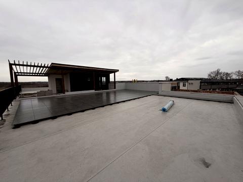 комерційна за адресою Євгена Коновальця вул., 330