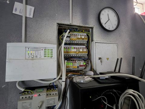 комерційна за адресою Логінова вул., 1