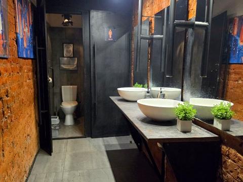 комерційна за адресою Логінова вул., 1