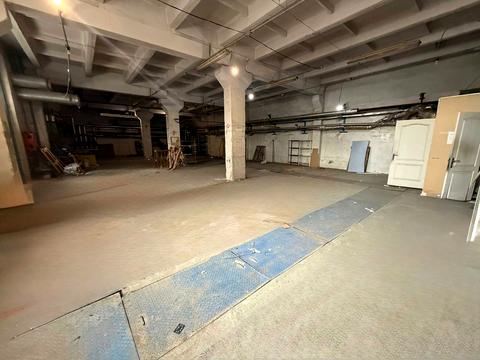 комерційна за адресою Журналістів вул., 1