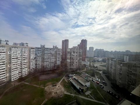 квартира за адресою Анни Ахматової вул., 25