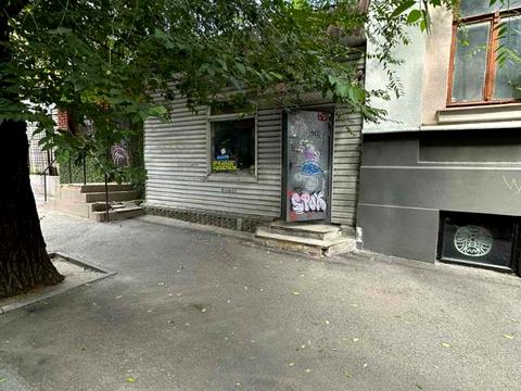 комерційна за адресою Чорноглазівська вул., 7