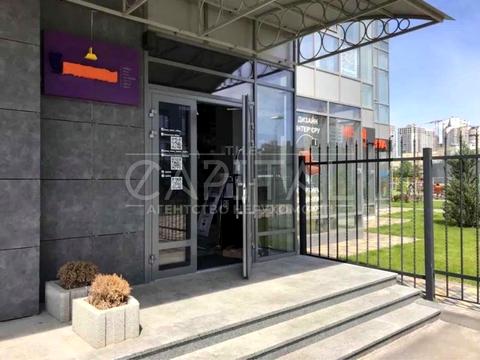 комерційна за адресою Трускавецька вул., 8