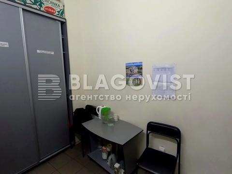 комерційна за адресою Раїси Окіпної вул., 4