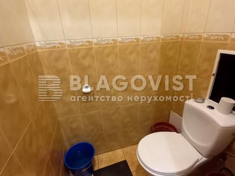 комерційна за адресою Раїси Окіпної вул., 4