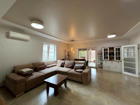 будинок за адресою Революції Гідності вул. (Революції)