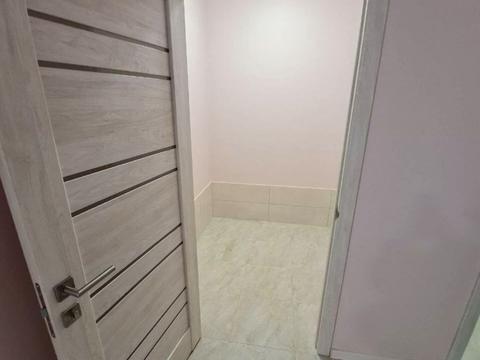 комерційна за адресою Гетьманська вул., 5