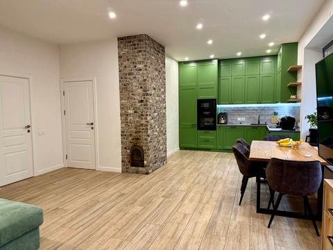 дом по адресу Квітнева