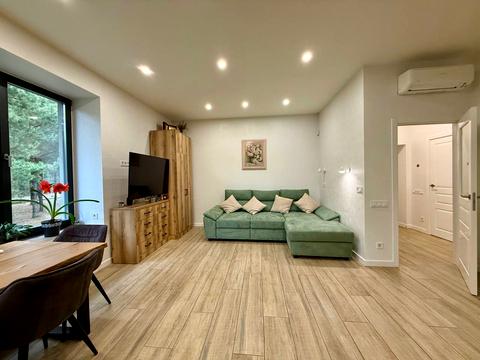 дом по адресу Квітнева