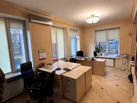 комерційна за адресою Бастіонна вул., 2/1