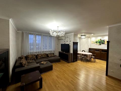 квартира за адресою Срібнокільська вул., 1