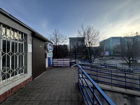 комерційна за адресою Наукова вул., 12а