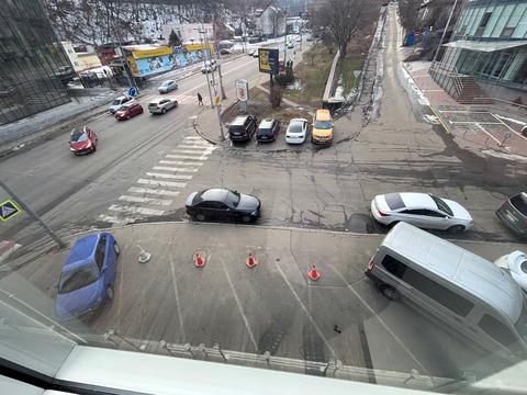комерційна за адресою Нововокзальна вул., 2