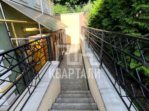 комерційна за адресою Дегтярна вул., 11