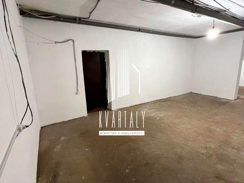 комерційна за адресою Дегтярна вул., 11