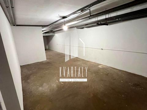 комерційна за адресою Дегтярна вул., 11