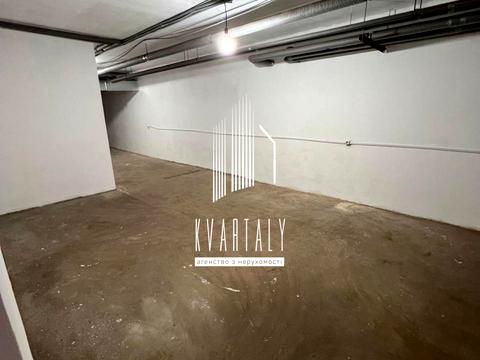 комерційна за адресою Дегтярна вул., 11