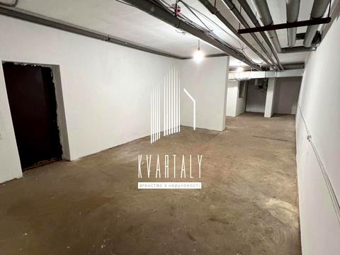 комерційна за адресою Дегтярна вул., 11