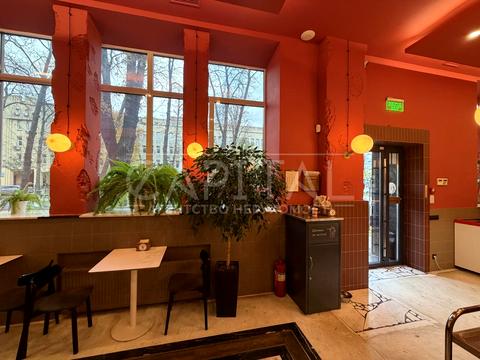 комерційна за адресою Липська вул., 12/5