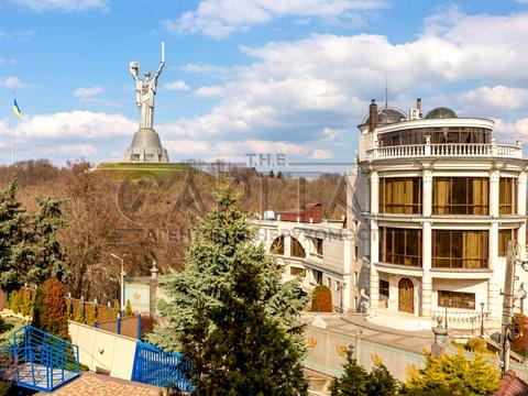 комерційна за адресою Пирятинська вул., 4