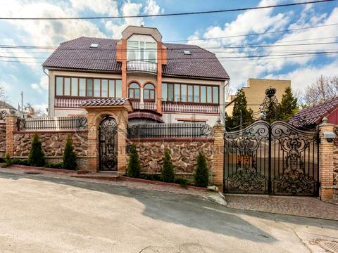 комерційна за адресою Пирятинська вул., 4