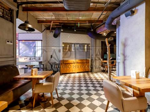 комерційна за адресою Басейна вул., 1/2