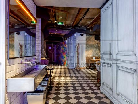 комерційна за адресою Басейна вул., 1/2