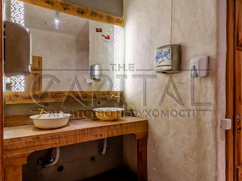 комерційна за адресою Басейна вул., 1/2