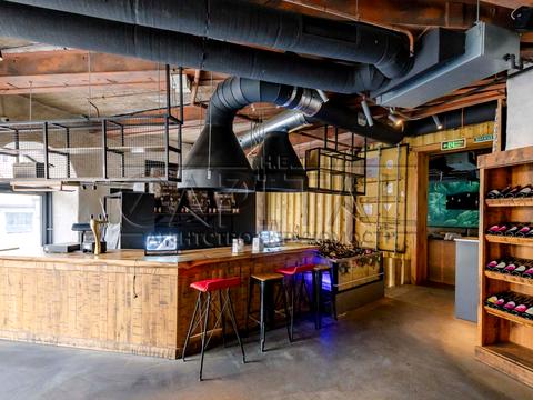 комерційна за адресою Басейна вул., 1/2