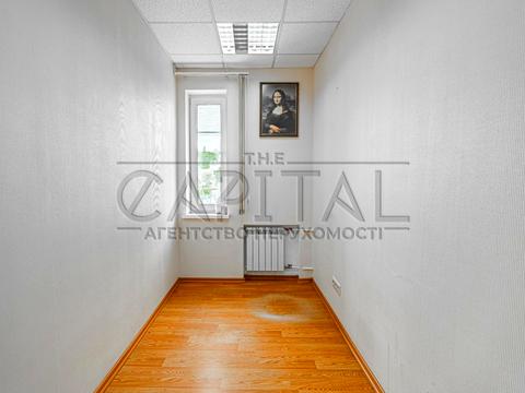 комерційна за адресою Оболонська вул., 21