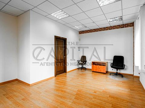 комерційна за адресою Оболонська вул., 21