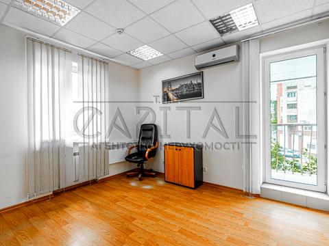 комерційна за адресою Оболонська вул., 21