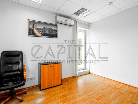 комерційна за адресою Оболонська вул., 21