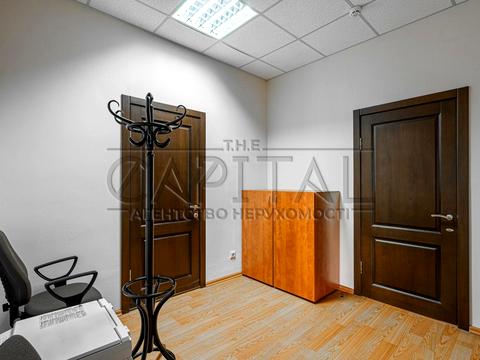 комерційна за адресою Оболонська вул., 21