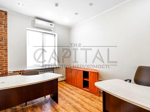 комерційна за адресою Оболонська вул., 21