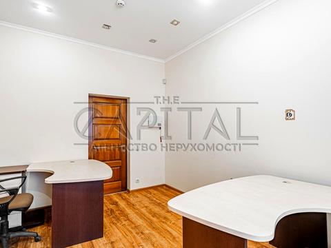 комерційна за адресою Оболонська вул., 21