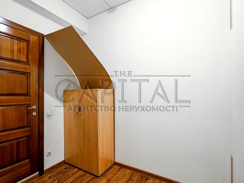комерційна за адресою Оболонська вул., 21