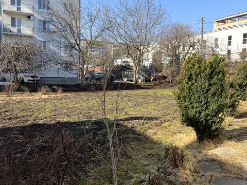 участок по адресу Земельная ул., 13