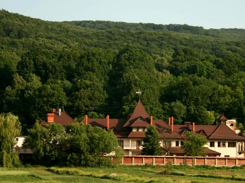 коммерческая по адресу Карпати, 1