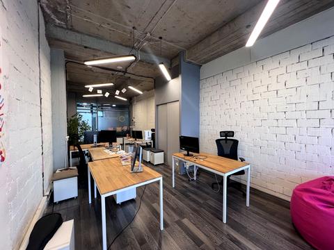 коммерческая по адресу Греческая пл., 1а