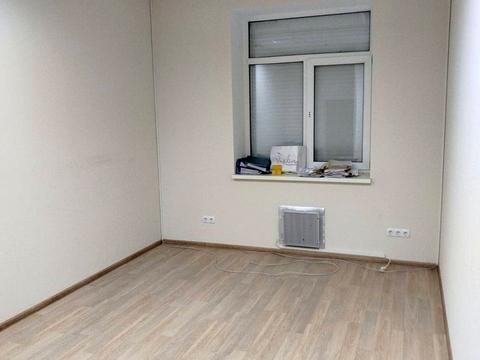 комерційна за адресою Колекторна вул., 1д