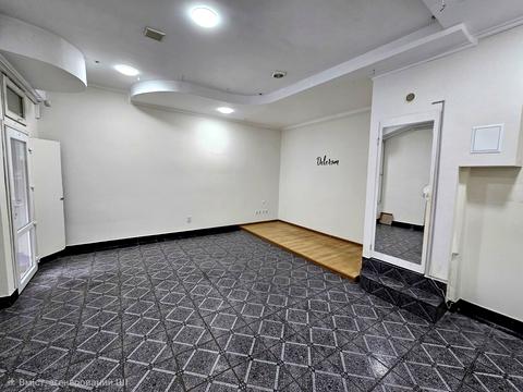 комерційна за адресою Євгена Олесницького вул., 1