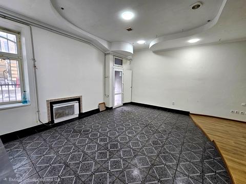 комерційна за адресою Євгена Олесницького вул., 1