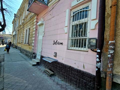 комерційна за адресою Євгена Олесницького вул., 1