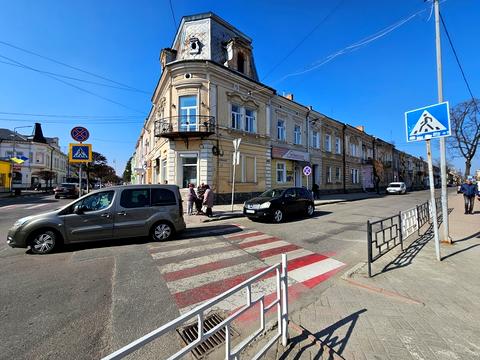 коммерческая по адресу Евгения Олесницкого ул., 1