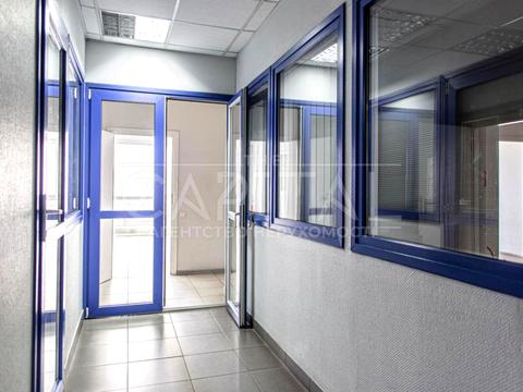 комерційна за адресою Березняківська вул., 38