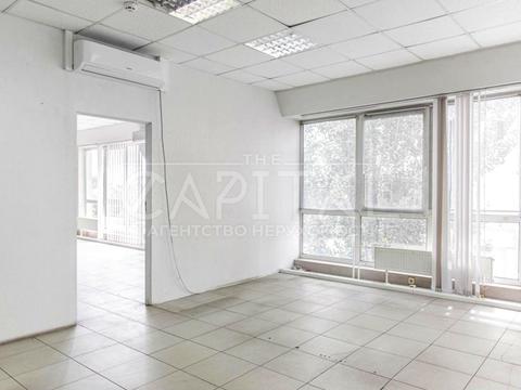 комерційна за адресою Березняківська вул., 38