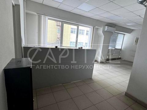 комерційна за адресою Березняківська вул., 38