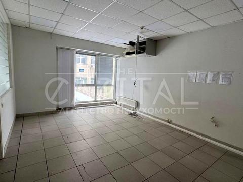 комерційна за адресою Березняківська вул., 38